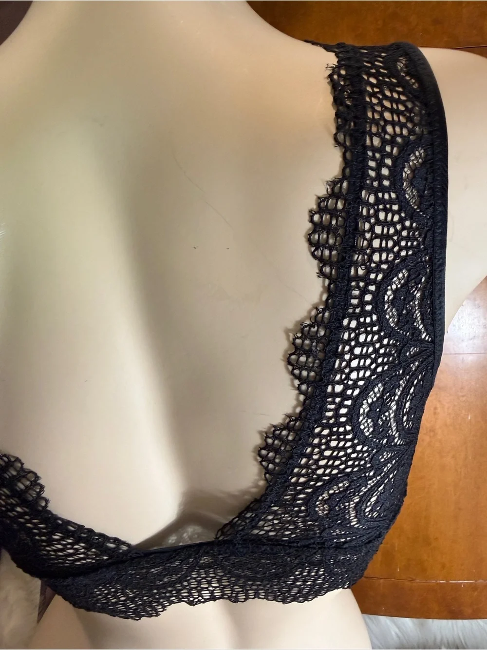 NWT black bralette lace - Fits small BRA Plunging V-no underwires SX/S S/M‎ m/L